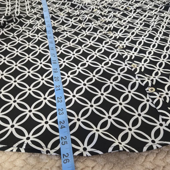 Women’s 2X Black White Geometric Blouse Button Front Lightweight Roll Tab Sleeve - Picture 9 of 13